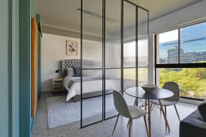 Lily - Modern city apt with views!